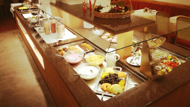 Bao gồm bữa sáng buffet hàng ngày