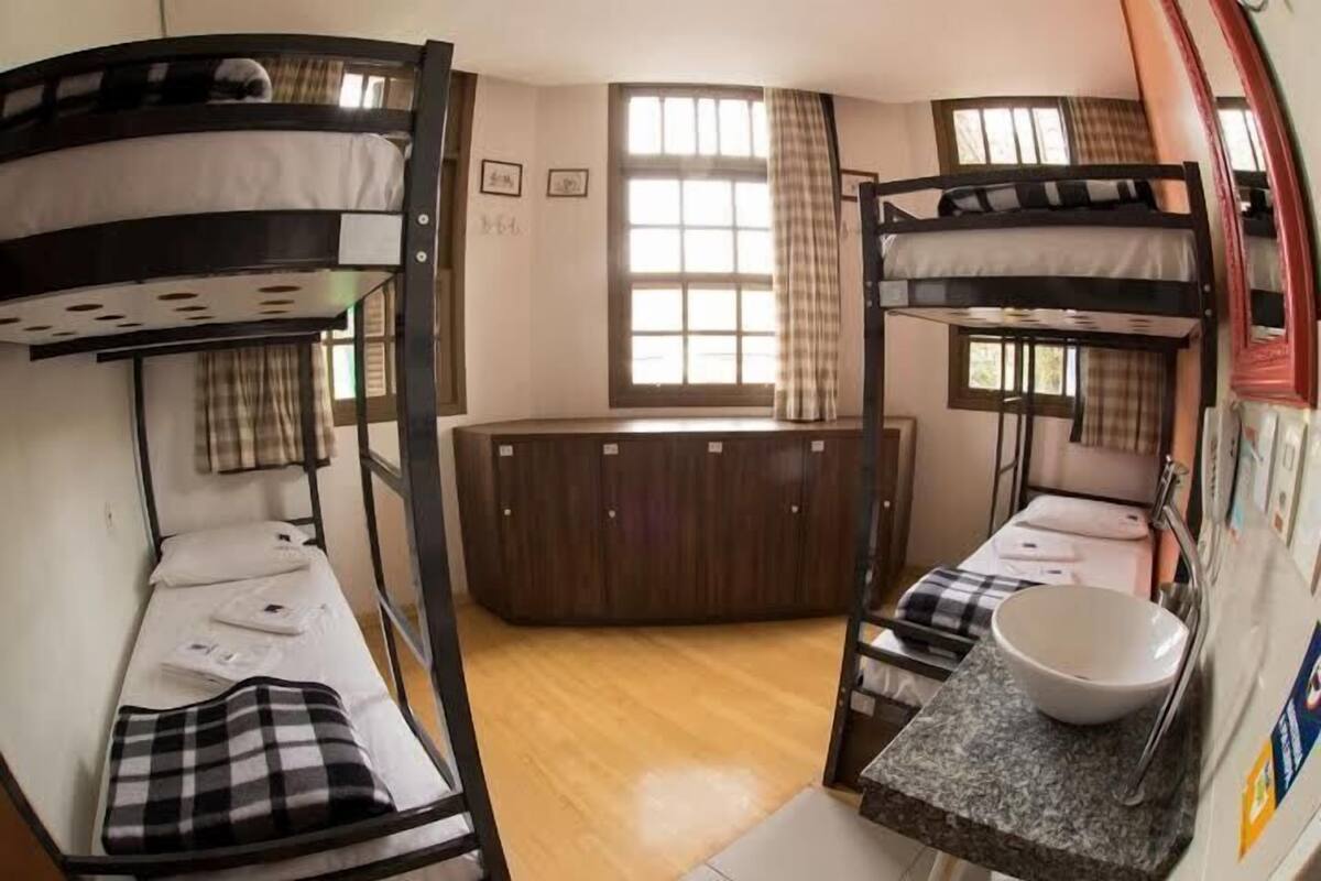 Quarto Quadruplo Economico, Banheiro privativo