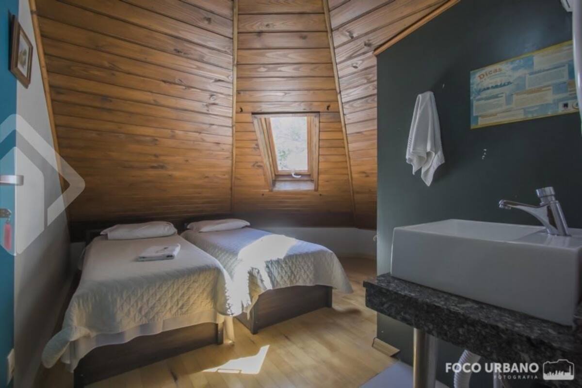Twin Room, Shared Bathroom