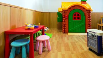 Tempat bermain anak – indoor