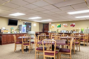 Café da manhã com buffet grátis todos os dias