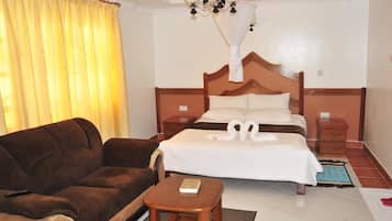 4 bedrooms, premium bedding, desk, iron/ironing board