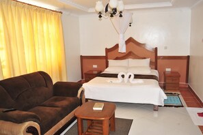 4 bedrooms, premium bedding, desk, iron/ironing board