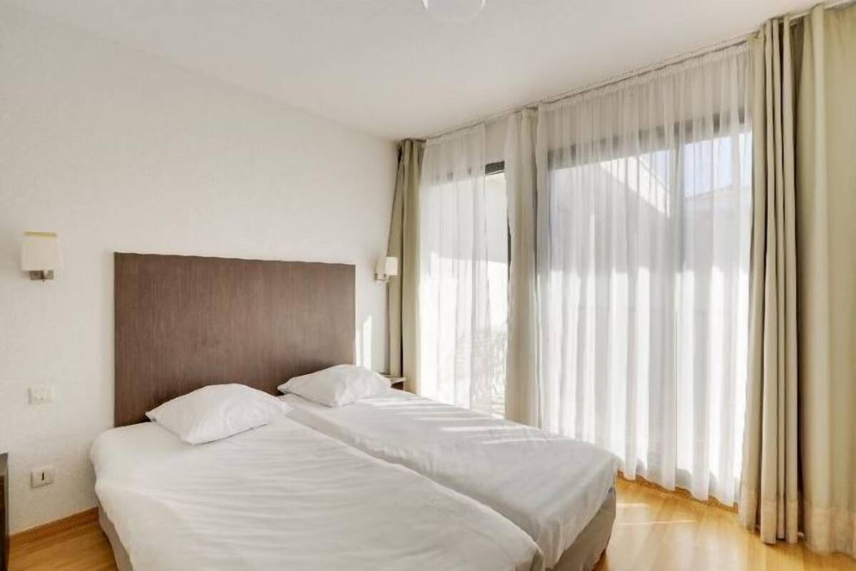 Desk, blackout curtains, soundproofing, free cots/infant beds