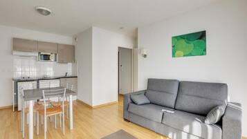 Appartement Économique, 1 grand lit et 1 canapé-lit | Coin séjour | Télévision à écran plat