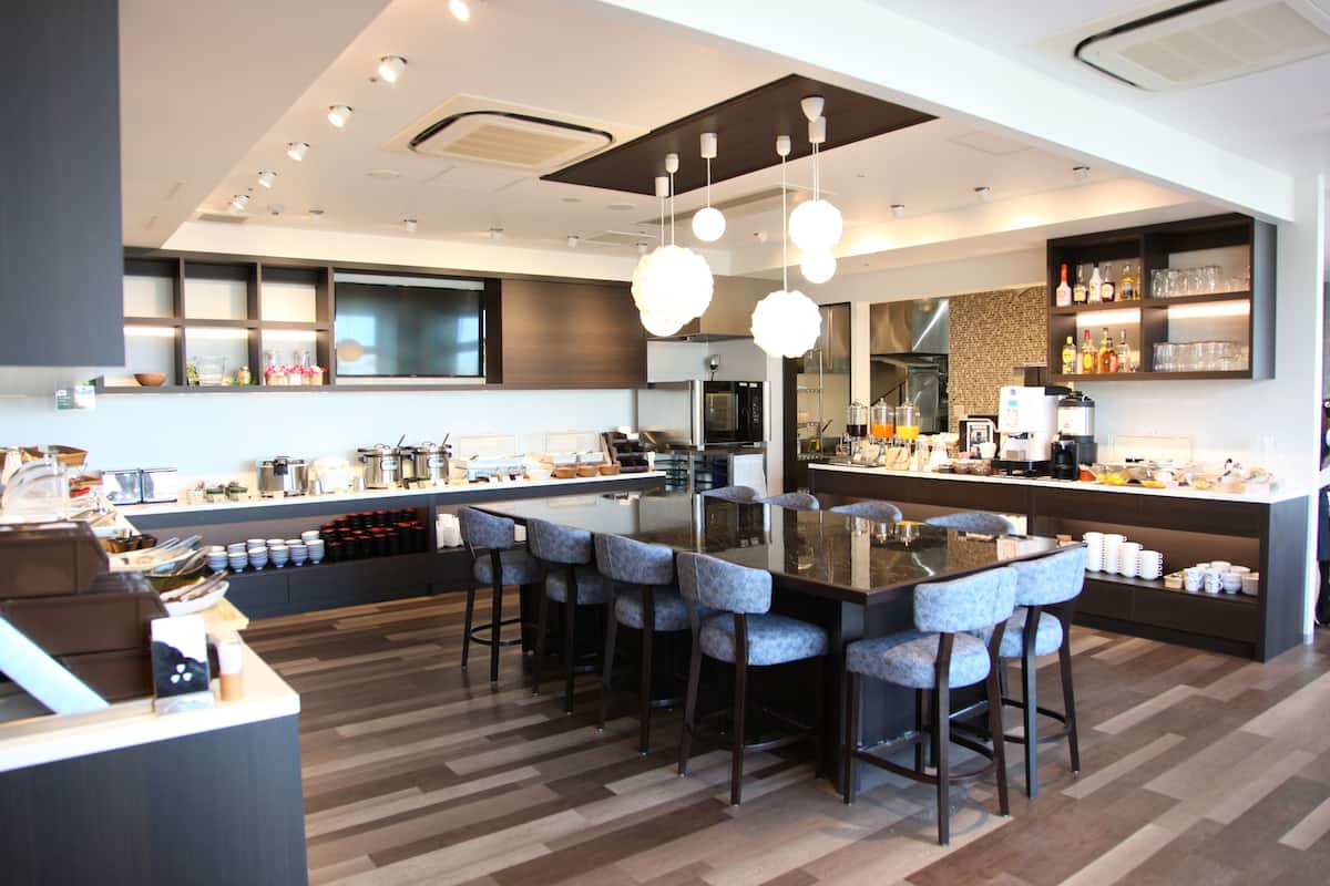 daily buffet breakfast (jpy 1650 per person)