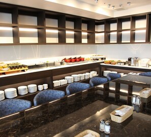 Café da manhã com buffet todos os dias mediante uma taxa