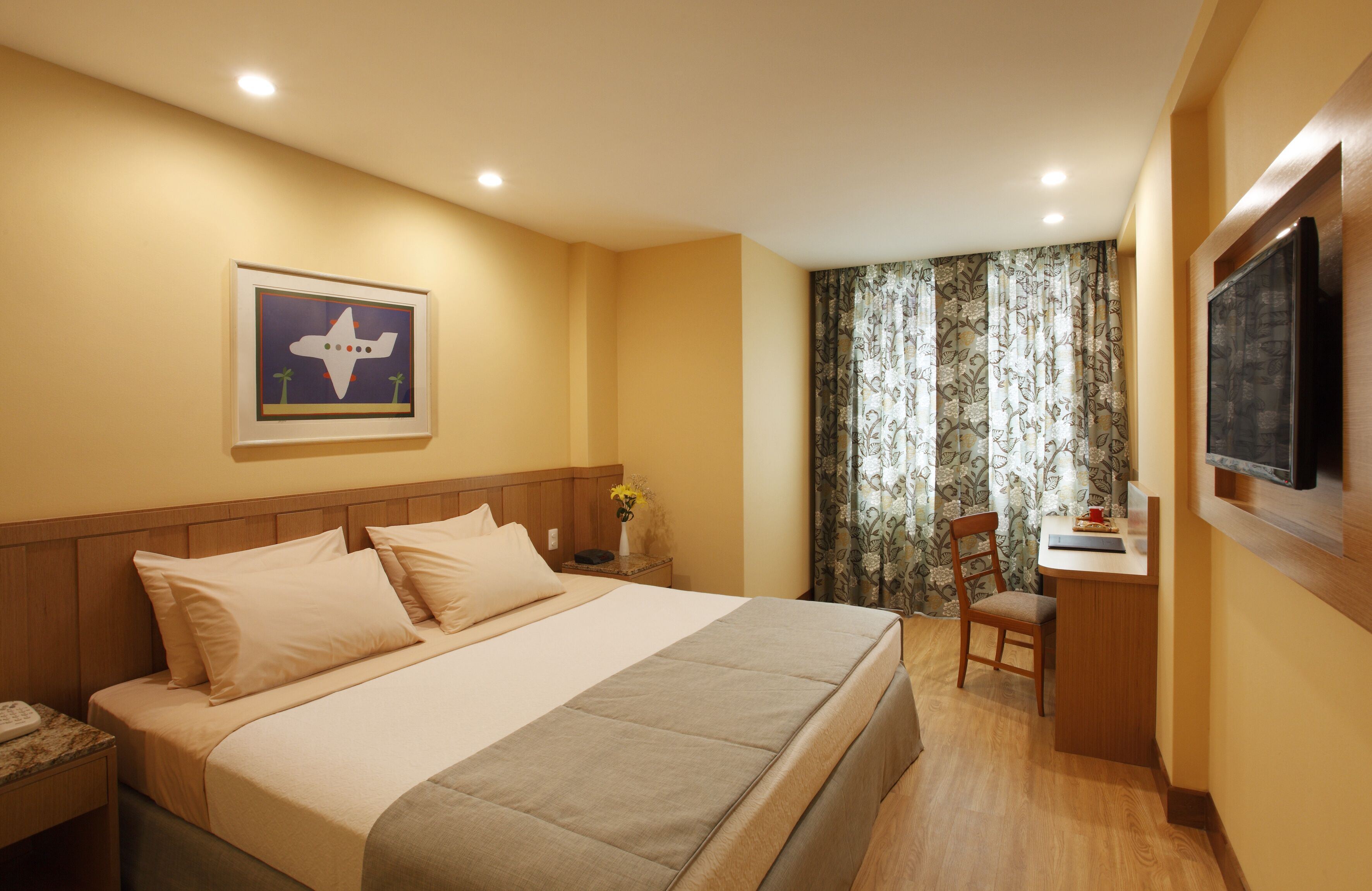 Superior com Cama Casal | Minibar, két bảo mật tại phòng, bàn 