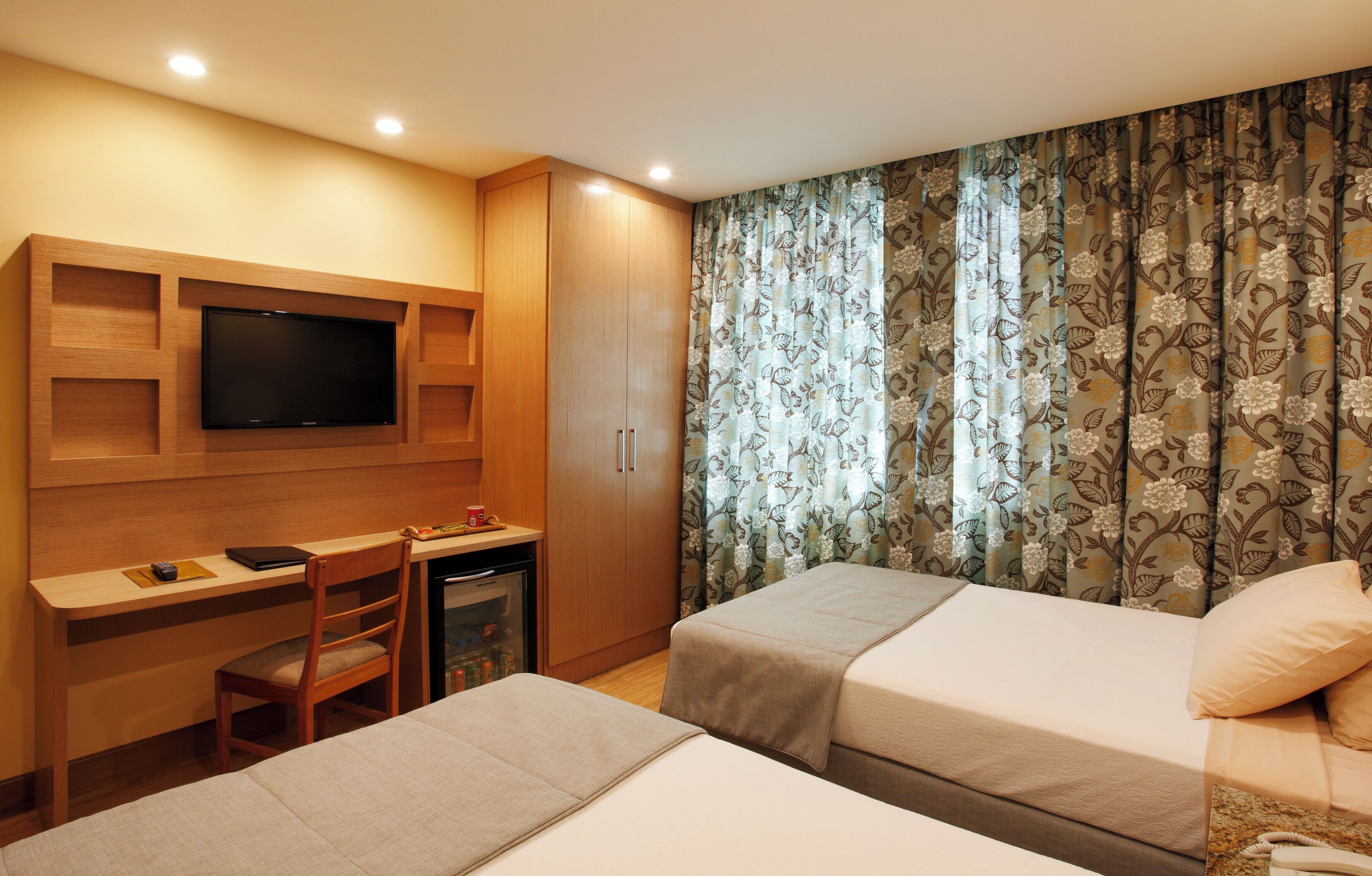 minibar, in-room safe, desk, laptop workspace