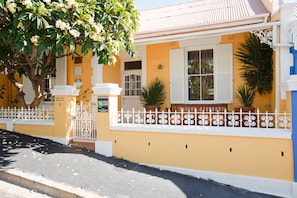 Front of property - Sweetest Apartments (Cape Town)