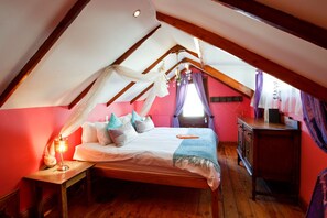 Cottage (Cosy) | In-room safe, individually decorated, individually furnished, desk