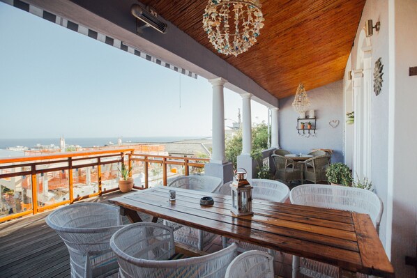 Luxury Apartment, Ocean View | Street view - Sweetest Apartments (Cape Town)