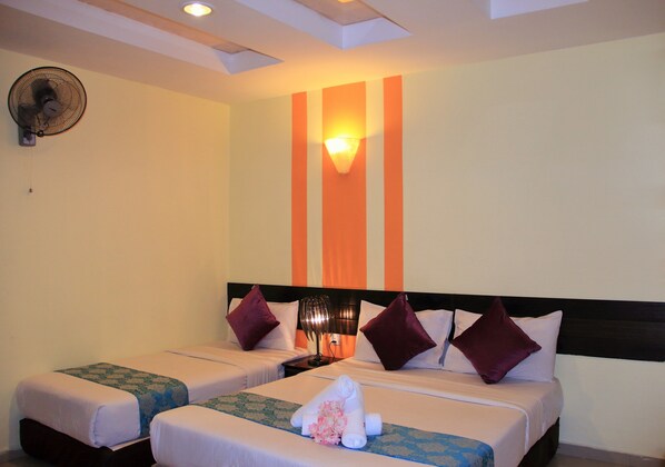 1 habitación, ropa de cama hipoalergénica y escritorio 