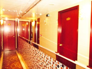 Hallway - Peace Guest House - Hong Kong (Kowloon)