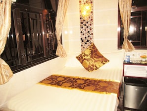 Select Comfort beds, in-room safe, desk, soundproofing
