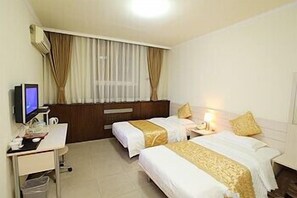 Schreibtisch, Verdunkelungsvorhänge, kostenloses Internet per Kabel