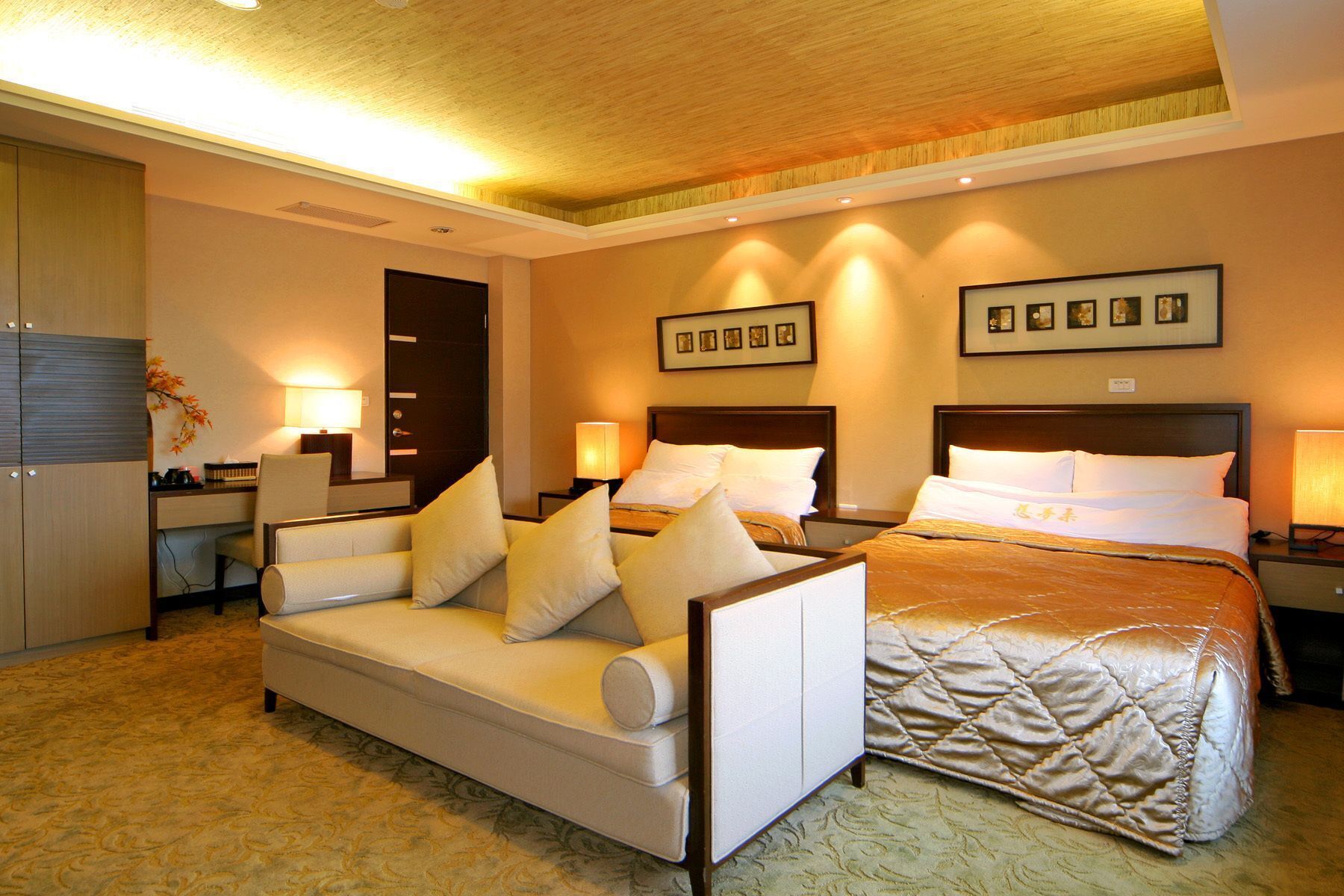 Literie de qualité, lit avec matelas Select Comfort, minibar