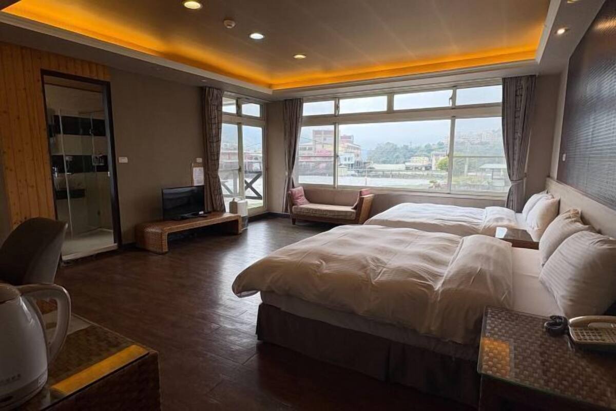 高級寢具、Select Comfort 床墊、迷你吧、書桌