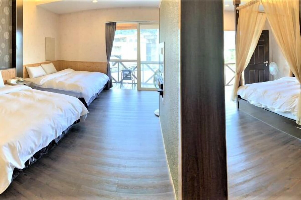 Six People Room
