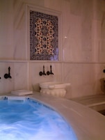Kapalı spa küveti