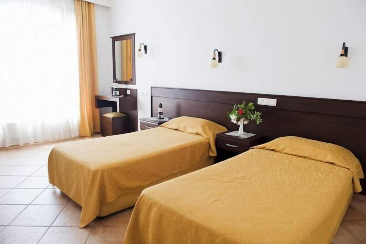 In-room safe, desk, soundproofing, free WiFi