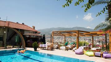 2 piscinas al aire libre, sombrillas, tumbonas