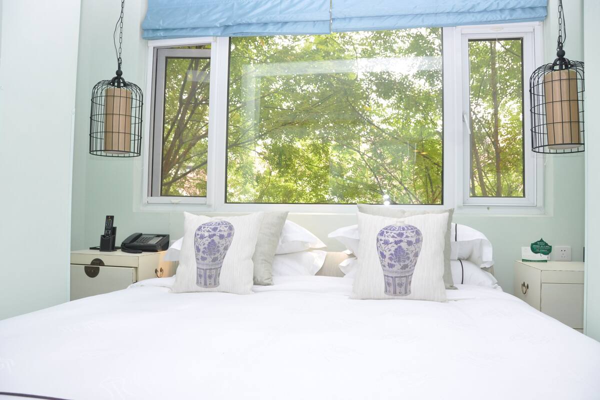 Premium bedding, down comforters, pillowtop beds, in-room safe