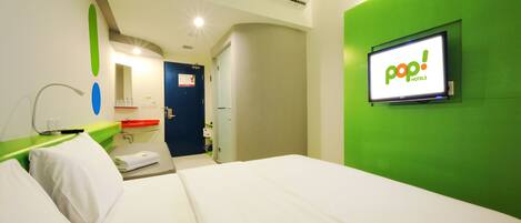 Ropa de cama de alta calidad, escritorio y cortinas blackout