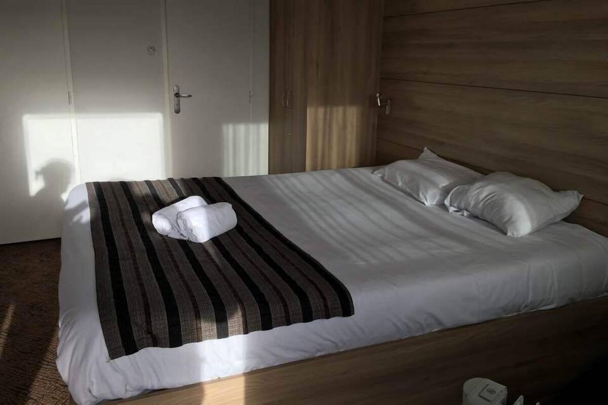 Double Room | Desk, soundproofing, rollaway beds (surcharge), WiFi (free)