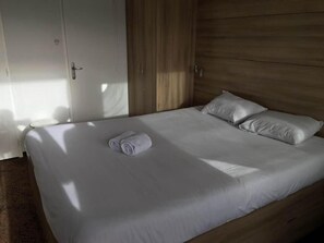 Desk, soundproofing, rollaway beds, free WiFi - Couett'hôtel Loudéac (Loudeac)