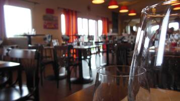 Petit déjeuner, déjeuner et dßner servis sur place