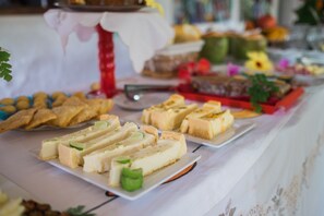 Daily buffet breakfast for a fee