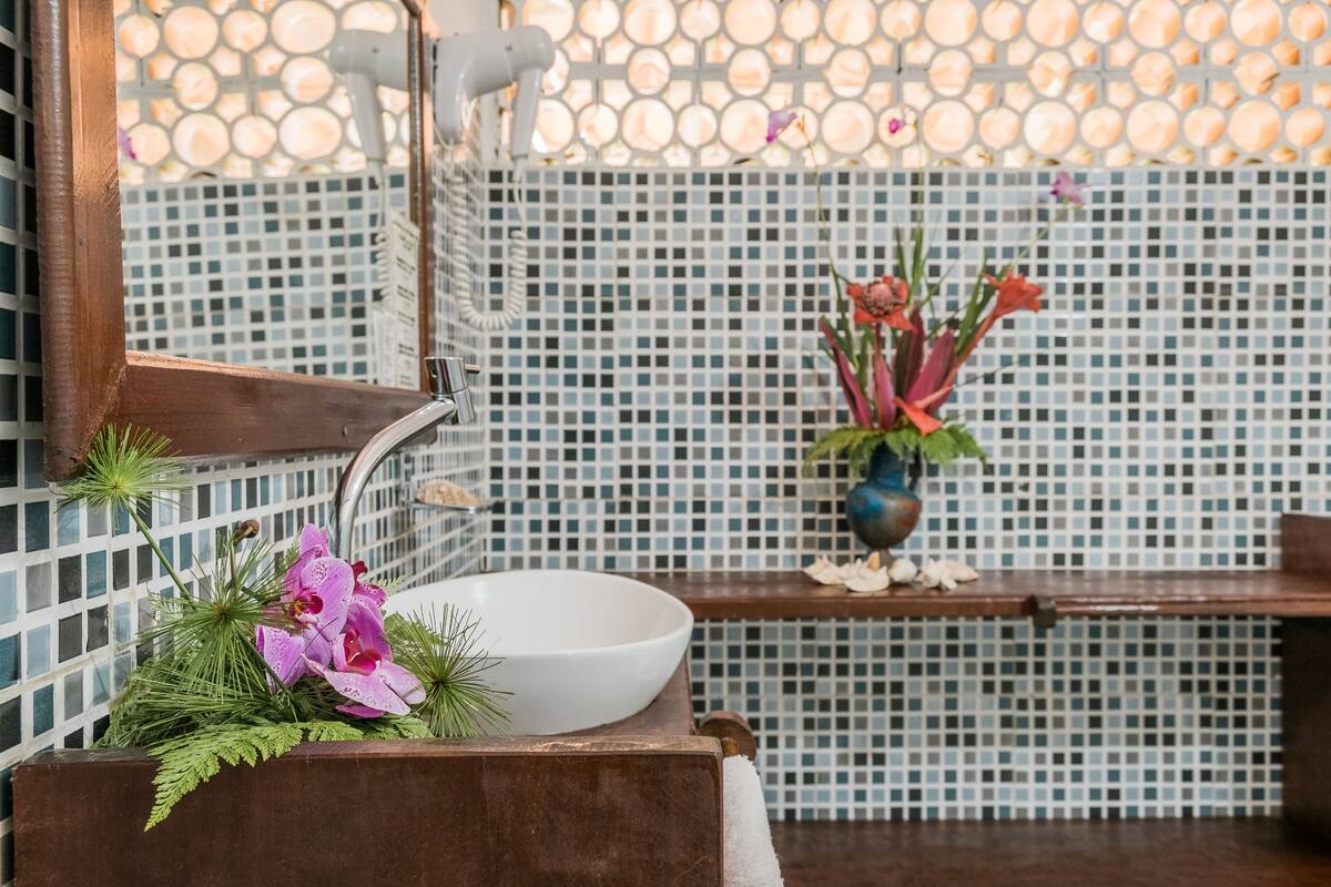 Suite, Balcony, Garden View (2/3/4/5 People) | Bathroom sink