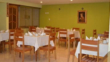 Tägliches inbegriffenes großes Frühstück