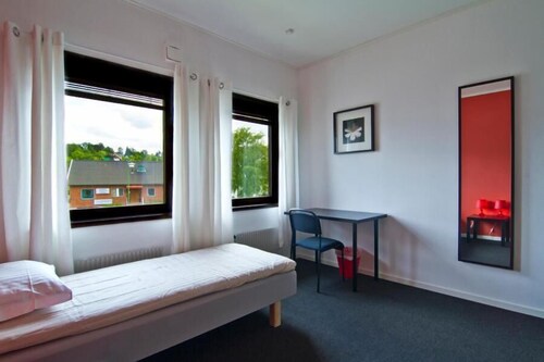 Hotel & Hostel 10