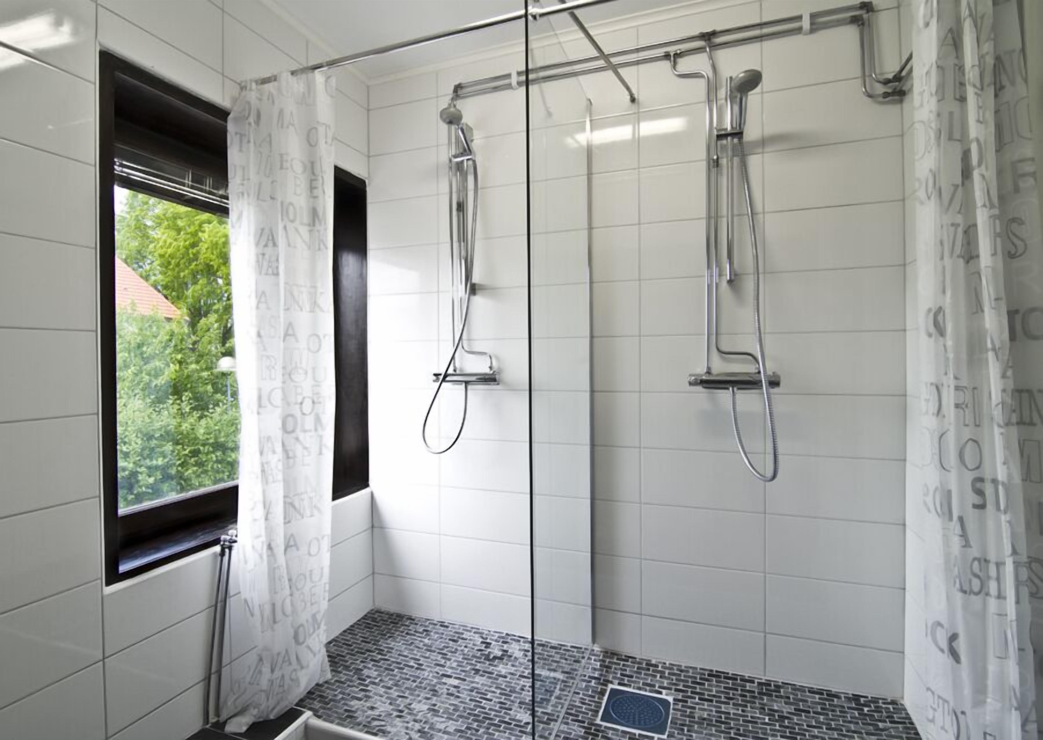 Ducha del cuarto de baño