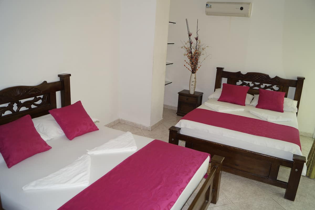 Fer et planche Ă repasser, accĂšs au Wi-Fi (inclus)