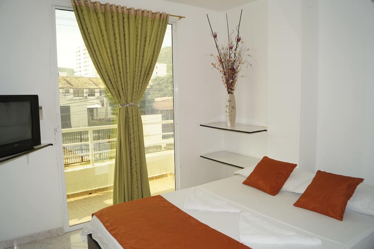 Fer et planche Ă repasser, accĂšs au Wi-Fi (inclus)