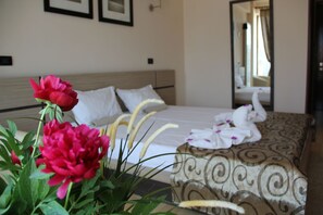 In-room safe, free WiFi, bed sheets