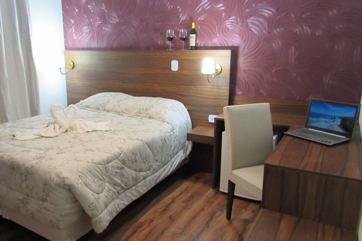 Minibar, individually decorated, individually furnished, desk