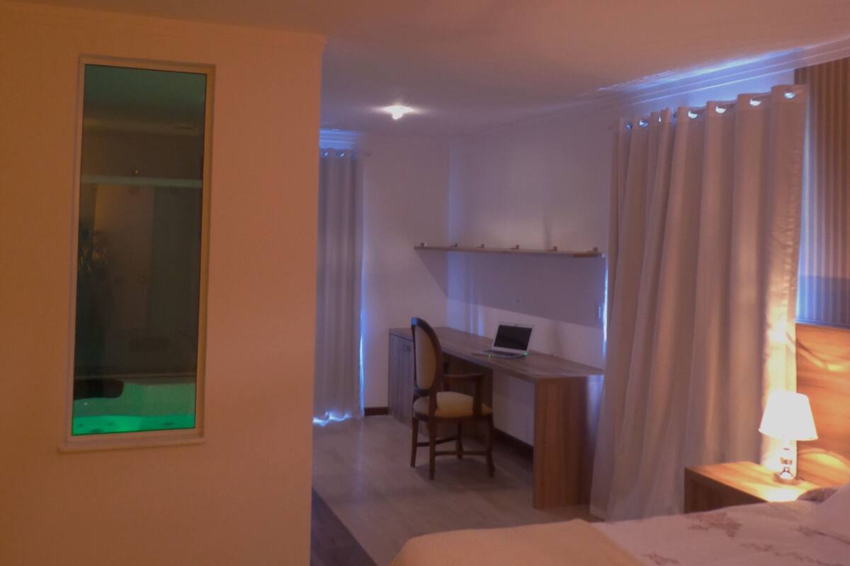 Minibar, individually decorated, individually furnished, desk