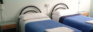 Premium bedding, desk, iron/ironing board, rollaway beds - Hotel Bernheof (Genoa)