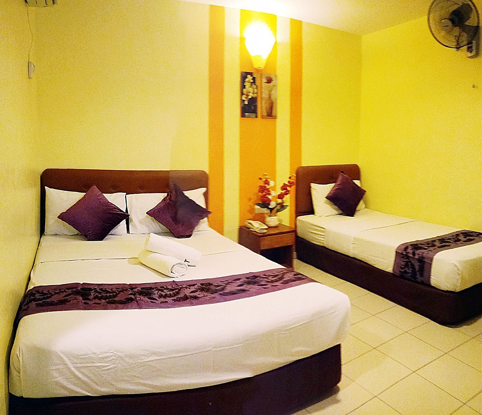 1 bedroom, down comforters, desk, laptop workspace