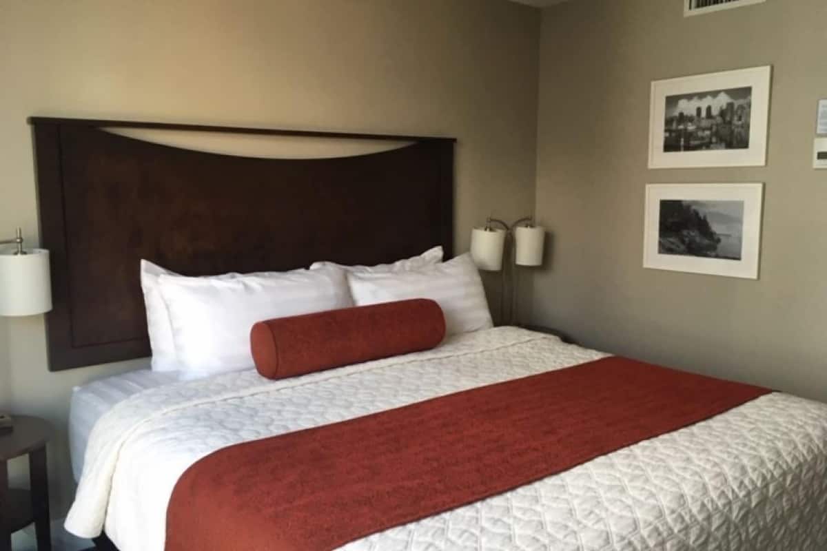 Room, 2 Bedrooms | 1 bedroom, free cribs/infant beds, rollaway beds, free WiFi
