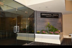 Restaurant - Rosedale Condominiums (Vancouver)