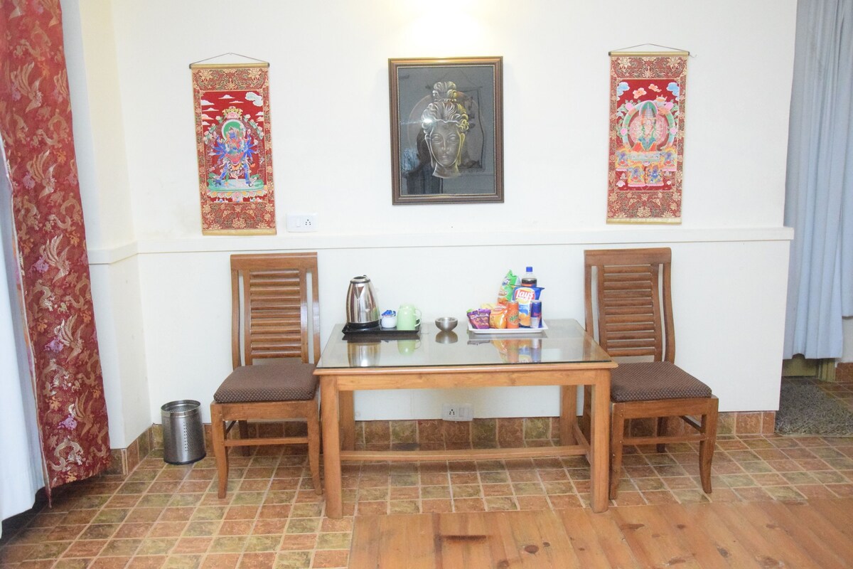 Family Room | Desk, cots/infant beds, rollaway beds, free WiFi