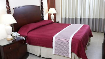 Luxury King Room | 2 dormitorios, caja fuerte, mobiliario individual y escritorio