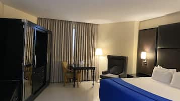 2 habitaciones, caja de seguridad en la habitación y muebles diferentes