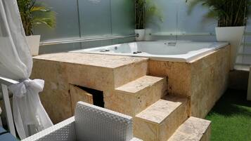 Bathtub spa outdoor