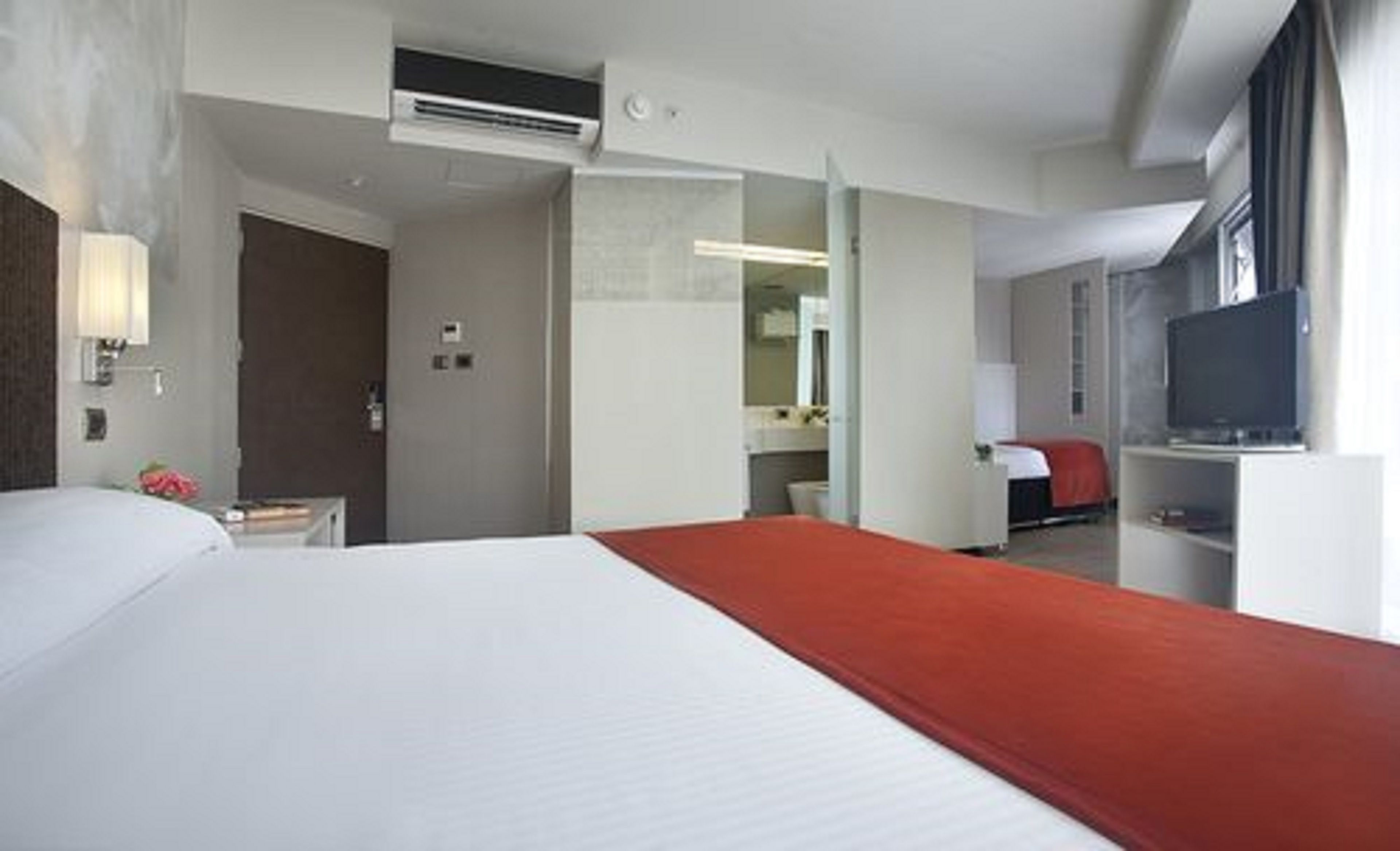 standard triple room | 1 bedroom, hypo-allergenic bedding, down duvets, minibar